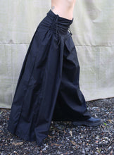 Afbeelding in Gallery-weergave laden, hakama woman popline
